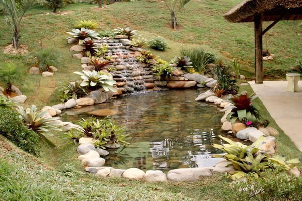Projetos de lagos ornamentais Cascata em lago ornamental