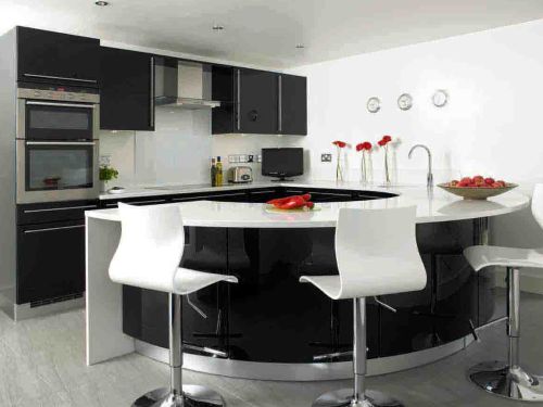 A decoração com banquetas na cozinha pode valorizar ainda mais seus ambientes e trazer maior conforto (Foto: Divulgação)