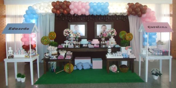 A decoração para festa de gêmeos deve fazer os dois sentirem-se únicos no dia de seu aniversário (Foto: Divulgação) 