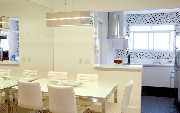 Decorar a parede de cozinha americana de uma forma diferenciada pode repaginar completamente toda a decoração de sua casa (Foto: Divulgação)