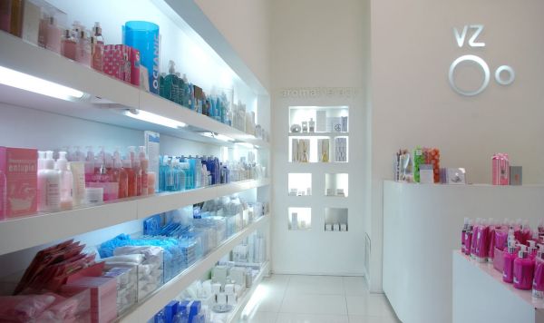 A decoração para loja de cosméticos deve levar em conta a organização do espaço e o destaque que os produtos devem ter (Foto: Divulgação)