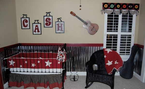 A decoração com estilo rock para quarto de bebê pode seguir por várias vertentes diferentes, basta você escolher o que mais tem em comum com o estilo da família (Foto: Divulgação)