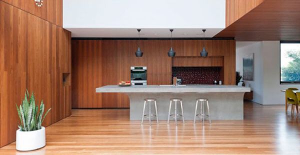 A decoração de cozinhas com revestimento de madeira garante ar refinado à sua cozinha (Foto: Divulgação)