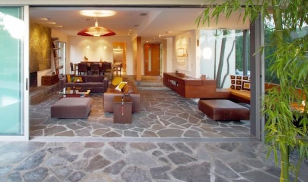 A decoração com pisos de pedra pode ser o ponto especial que você estava buscando para diferenciar o visual de seu lar (Foto: Divulgação)