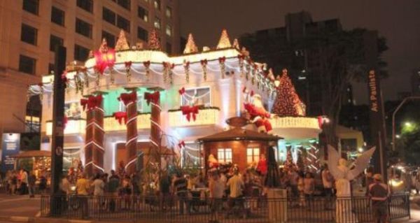 Normalmente a decoração de Natal para bancos sempre chama muito a atenção (Foto: Divulgação)