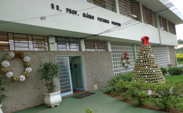 A decoração de Natal para escolas pode servir como motivo de interação de toda a comunidade local (Foto: Divulgação)