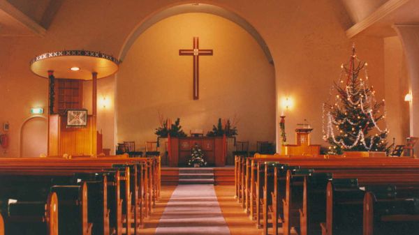 A decoração de Natal para igrejas não precisa ser cara, precisa apenas deixar o espaço com clima ainda mais acolhedor e preparado para os festejos do nascimento de Cristo (Foto: Divulgação)