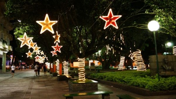 A decoração de Natal para praças é essencial para a sua cidade ficar mais bonita e no clima natalino (Foto: Divulgação)