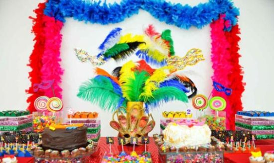 A decoração de festa com tema carnaval é muito interessante e deixará a sua comemoração ainda mais especial (Foto: Divulgação)