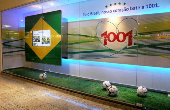 A decoração da Copa do Mundo para vitrines é ótima pedida para atrair mais clientes para o seu comércio (Foto: Divulgação)