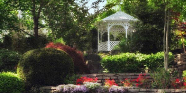 A decoração para jardim com gazebo é ótima opção para quem está buscando um cantinho para relaxar (Foto: homegardenair.com)   