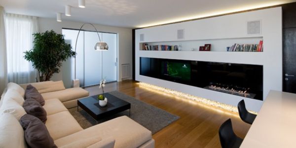 A decoração de apartamentos com lareira é uma boa opção quem adora aproveitar as baixas temperaturas em casa, lendo um bom livro ou mesmo descansando (Foto: tazatek.com)     
