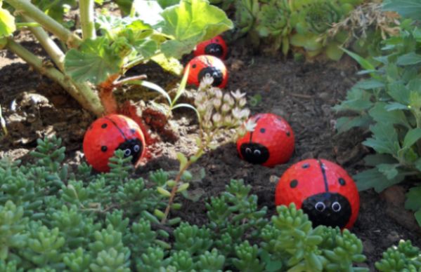 Este artesanato para decorar jardim pode também decorar outros cantinhos de seu lar (Foto: artdrops-tatjana.blogspot.com.es) 