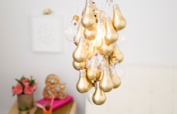 Este lindo e sofisticado enfeite de lâmpada para decorar vai fazer o maior sucesso (Foto: brit.co) 