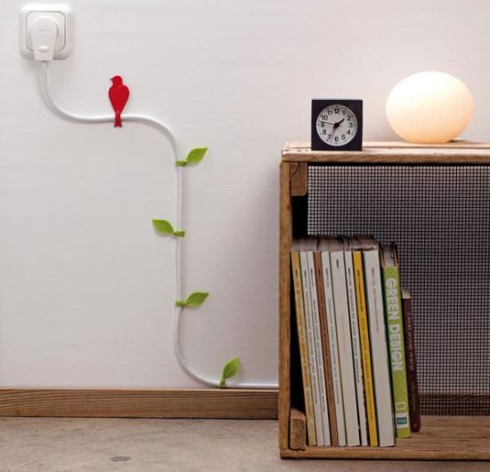 É fácil e pode ser barato, disfarçar fios na parede (Foto: woohome.com) 