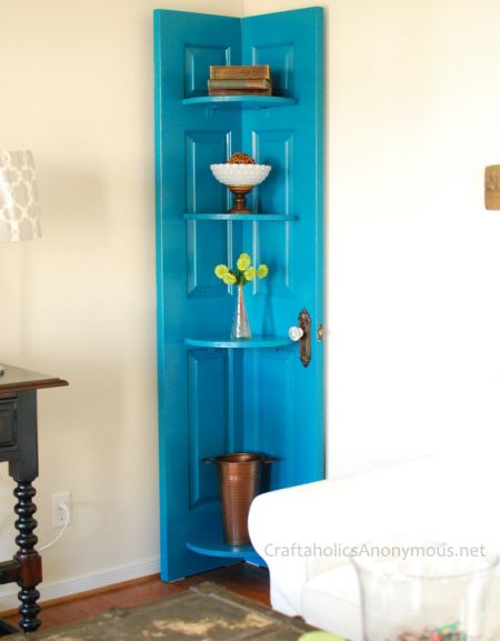 Usar porta velha na decoração pode ser bem interessante (Foto: craftaholicsanonymous.net) 