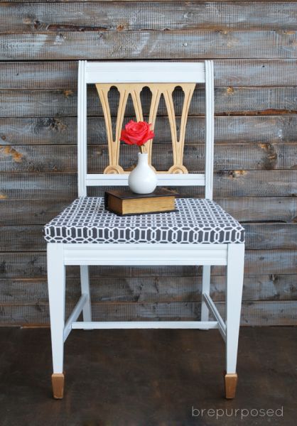 Decorar uma cadeira velha de madeira pode ser a saída para renovar a decoração de seus ambientes (Foto: brepurposed.com) 