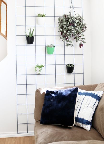 Esta ideia simples de decoração com plantas na parede vai fazer um verdadeiro milagre por seu décor (Foto: curbly.com) 
