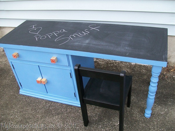 Com uma cabeceira velha reformada você pode conseguir uma linda escrivaninha (Foto: myrepurposedlife.com) 