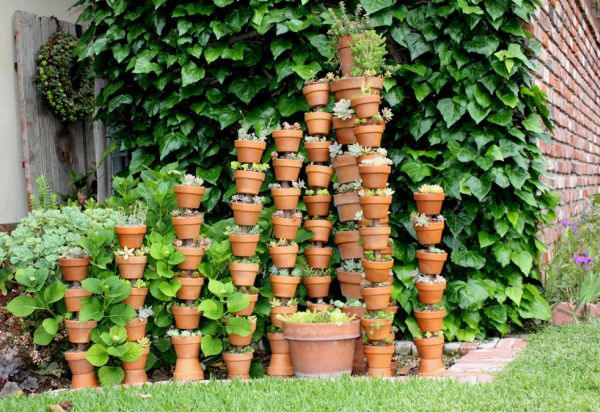 Ideais baratas para decorar o jardim não faltam e você pode investir nas preferidas (Foto: thegreatestgarden.com)