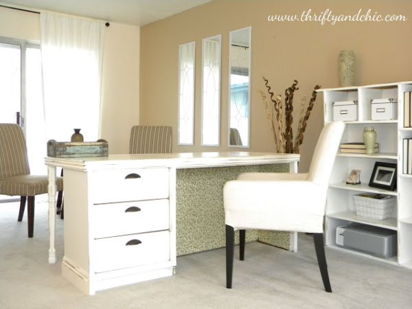 Transforme uma cômoda antiga em uma escrivaninha (Foto: thriftyandchic.com) 