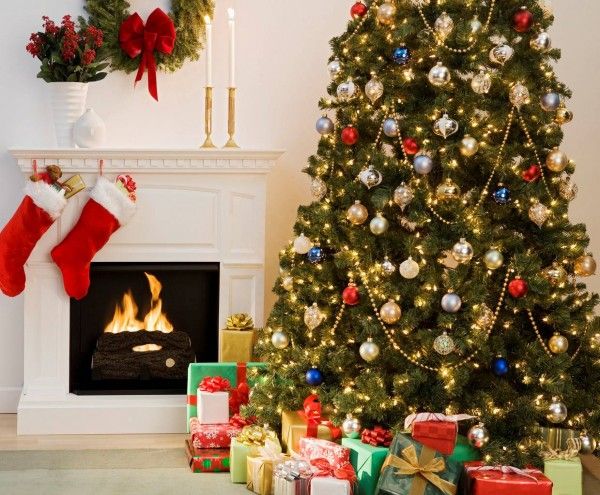 Ideias diferentes para decorar árvore de Natal podem renovar instantaneamente o visual de sua árvore já velhinha (Foto: fashionbubbles.com)    