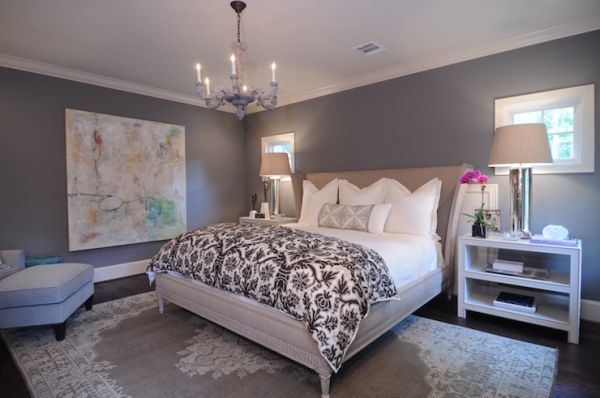 A decoração de quarto de casal cinza e branco pode fazer você rever os seus conceitos (Foto: assimeugosto.com)            