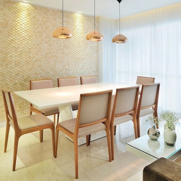 A decoração de sala de jantar com mesa branca vai sofisticar a sua casa (Foto: assimeugosto.com)                       