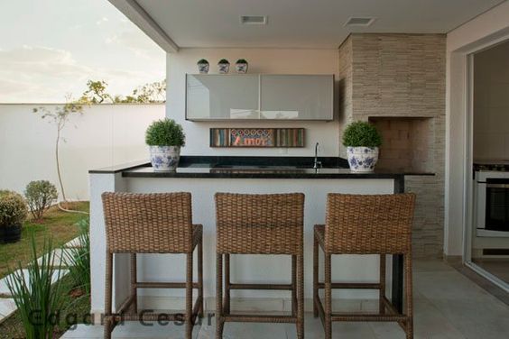  Há inúmeras alternativas para decoração de ambientes externos com churrasqueira, escolha a que mais se enquadra com o seu estilo (Foto: pinterest.com)                    
