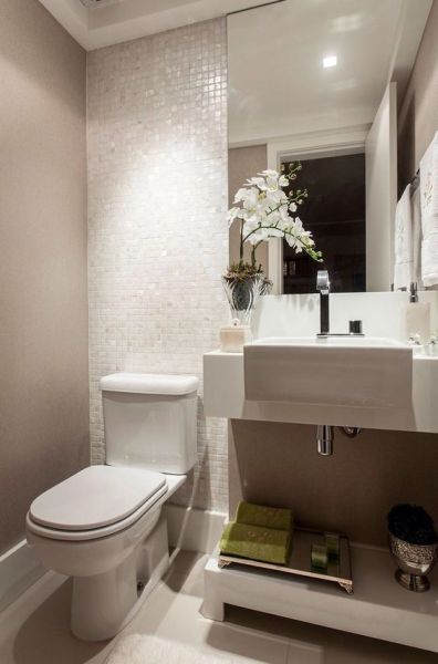 Capriche na decoração de banheiro pequeno de apartamento, para deixar o ambiente mais bonito (Foto: pinterest.com)                          