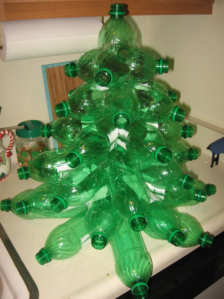 Como Fazer uma Árvore de Natal com Material Reciclável