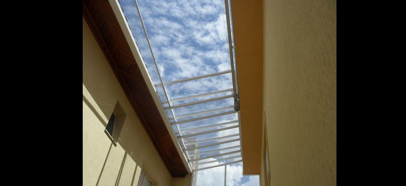 corredor com telhado