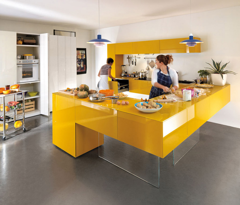 cozinha amarela com mesa