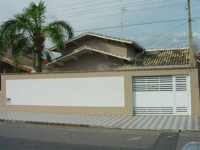 muro de residência branco e bege 