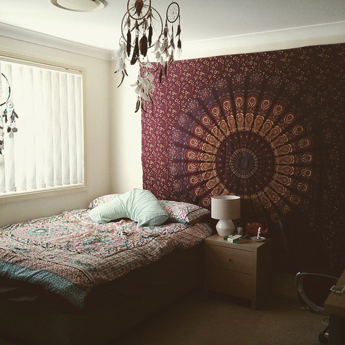 quarto hippie com tecido 