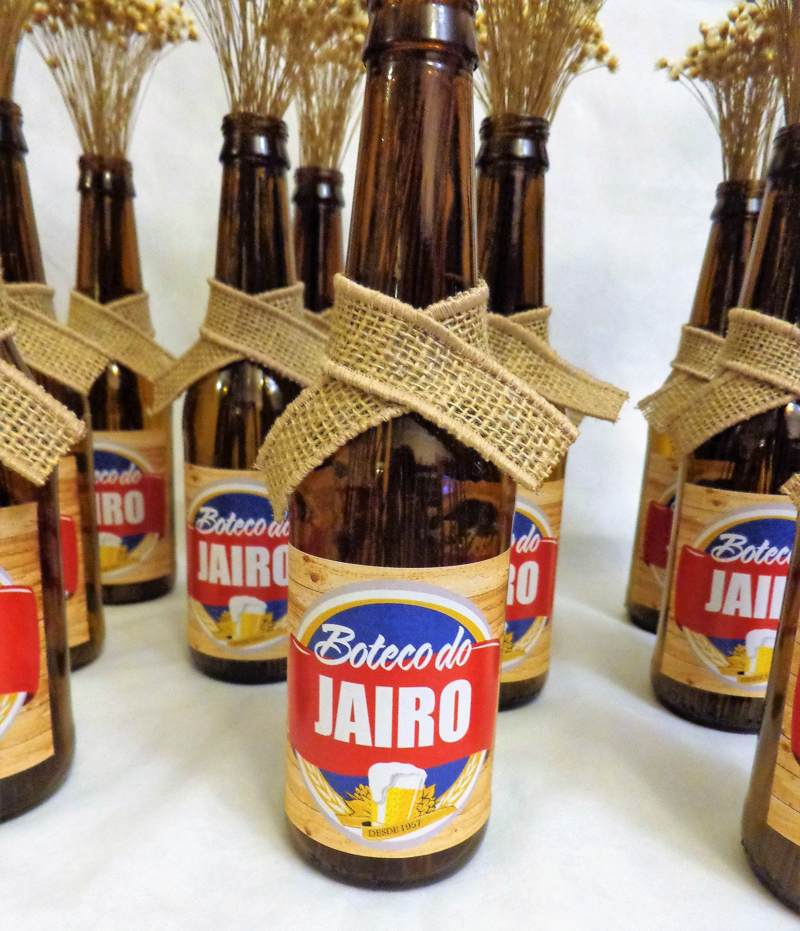 garrafa decorada com juta para festa boteco