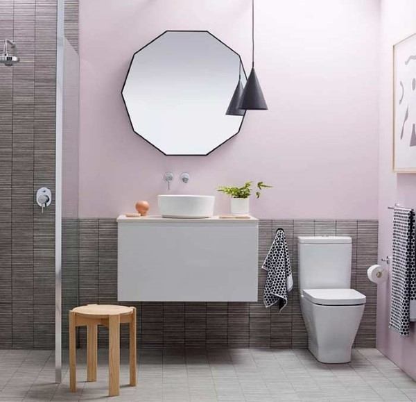 banheiro pequeno e moderno espelho
