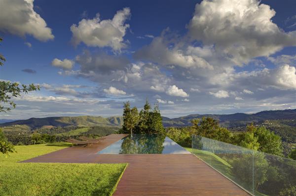 borda infinita na piscina