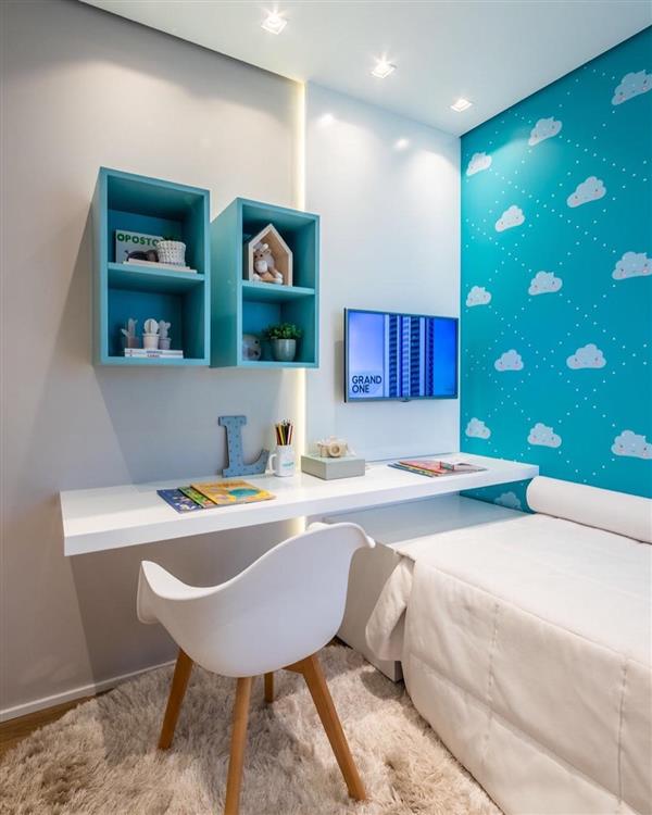 quarto infantil com papel de parede azul