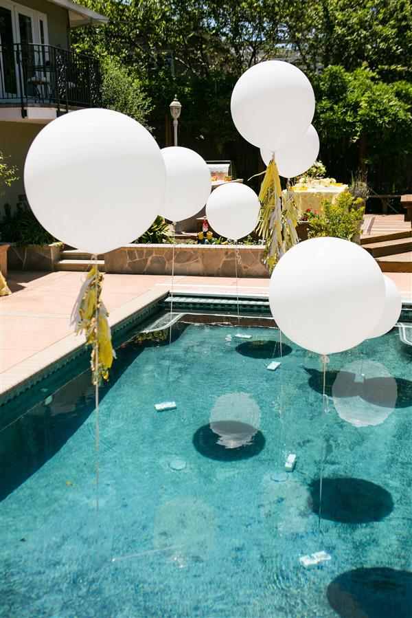 baloes na piscina