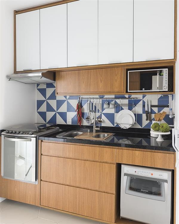 cozinha compacta madeira e branco