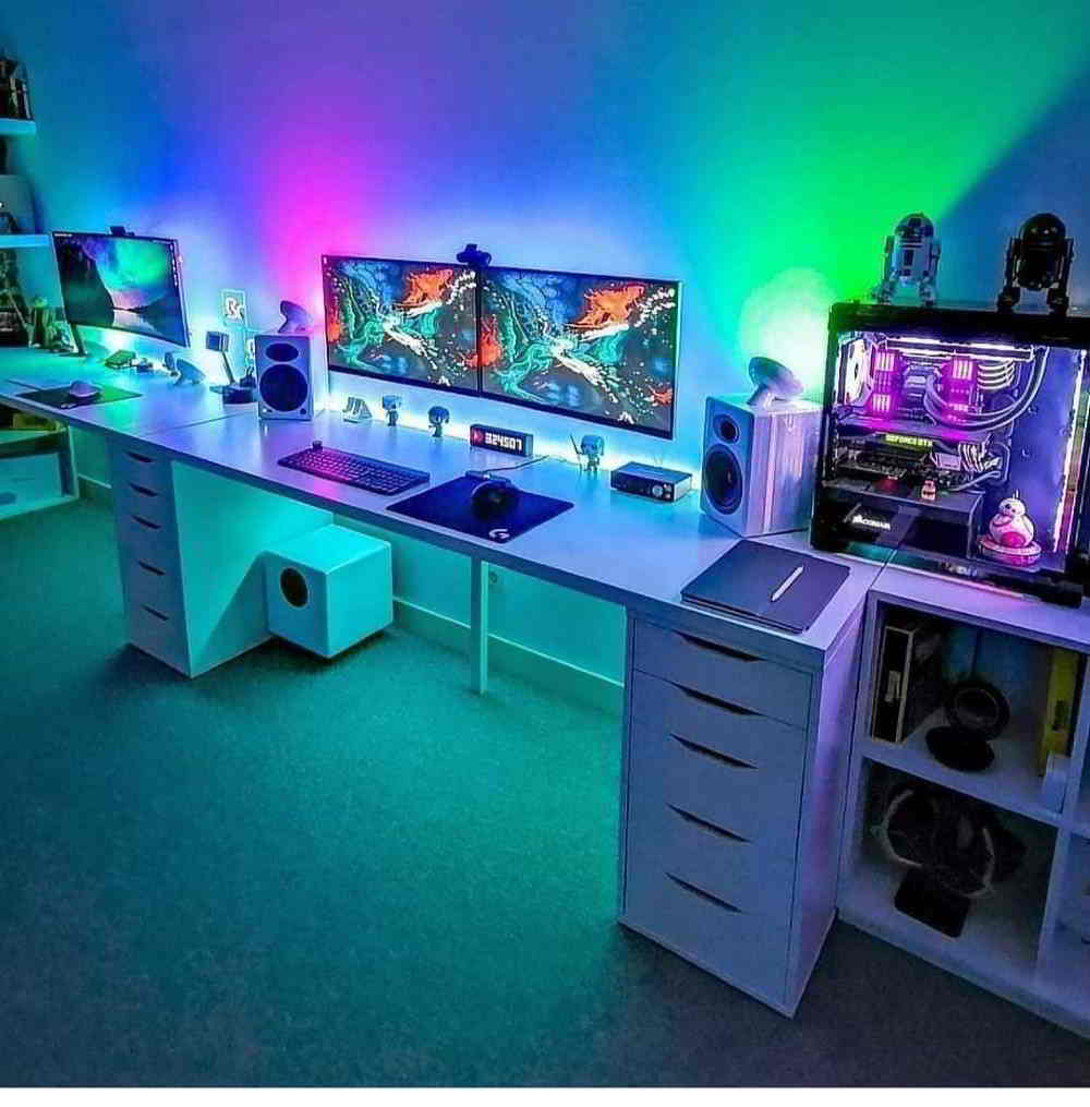 Quarto gamer com varios Leds Coloridos