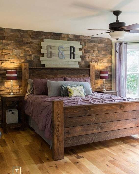 quarto com parede de madeira