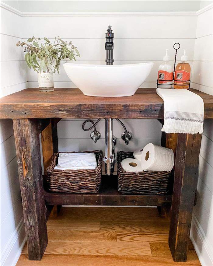 banheiro rustico com madeira