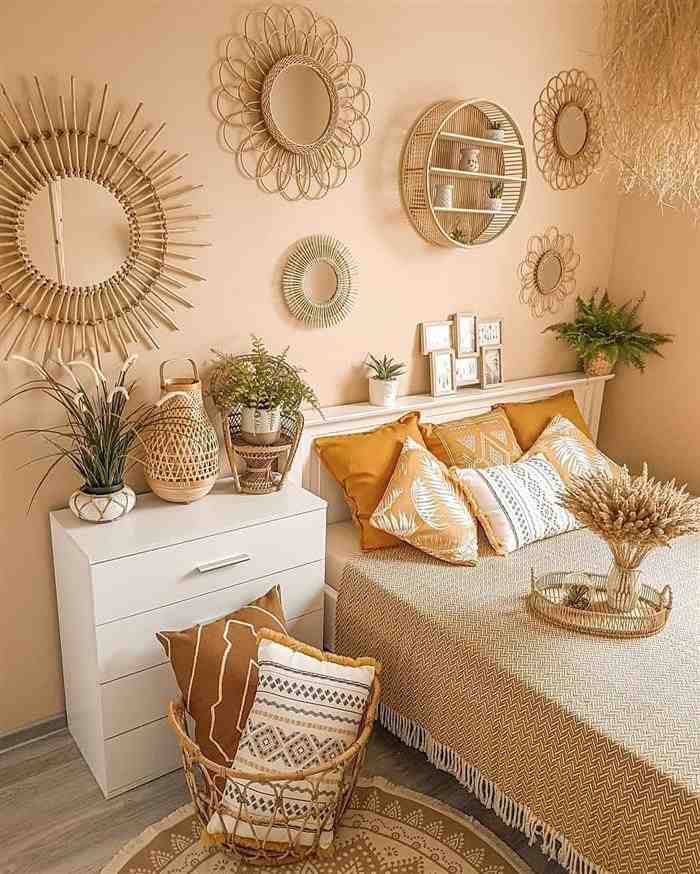 decoração com espelhos na parede do quarto