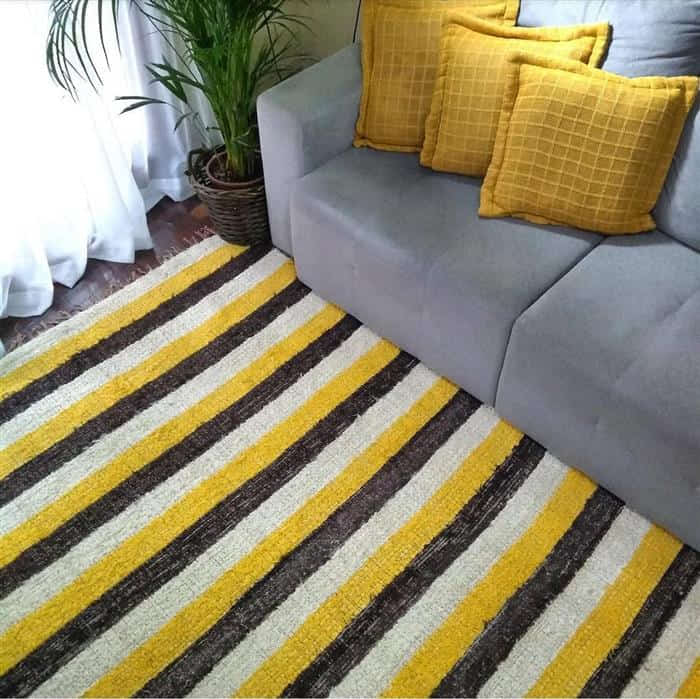 decoração de sala com sofa cinza