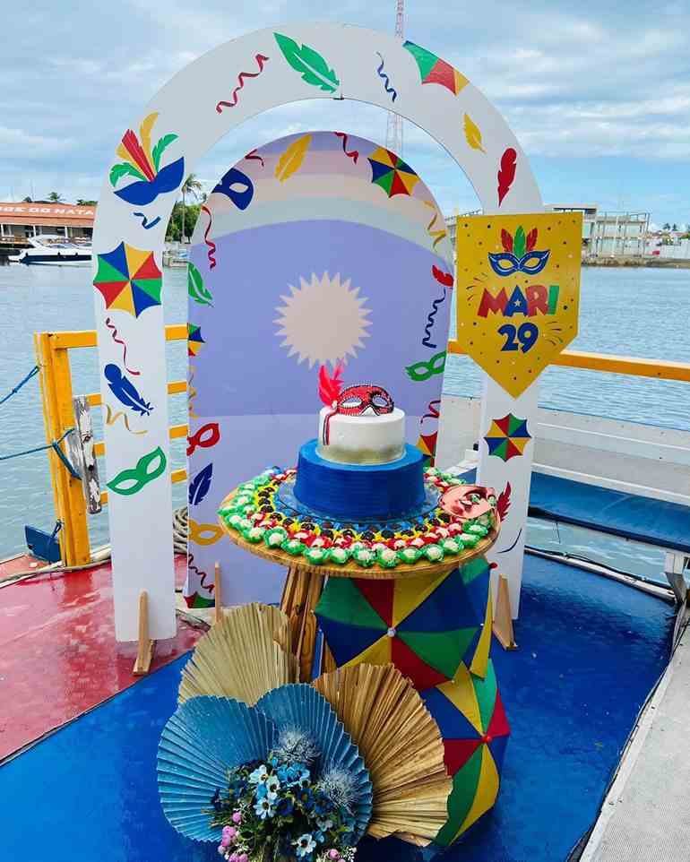 Barco decorado de festa de carnaval