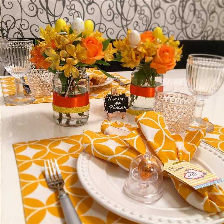 mesa posta amarela e laranja