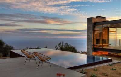 Piscina com borda infinita design